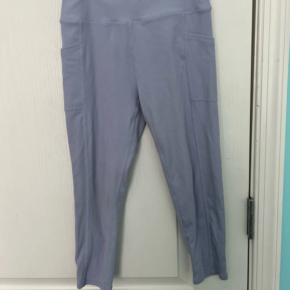 Zella girls lavender Capris, size 10-12